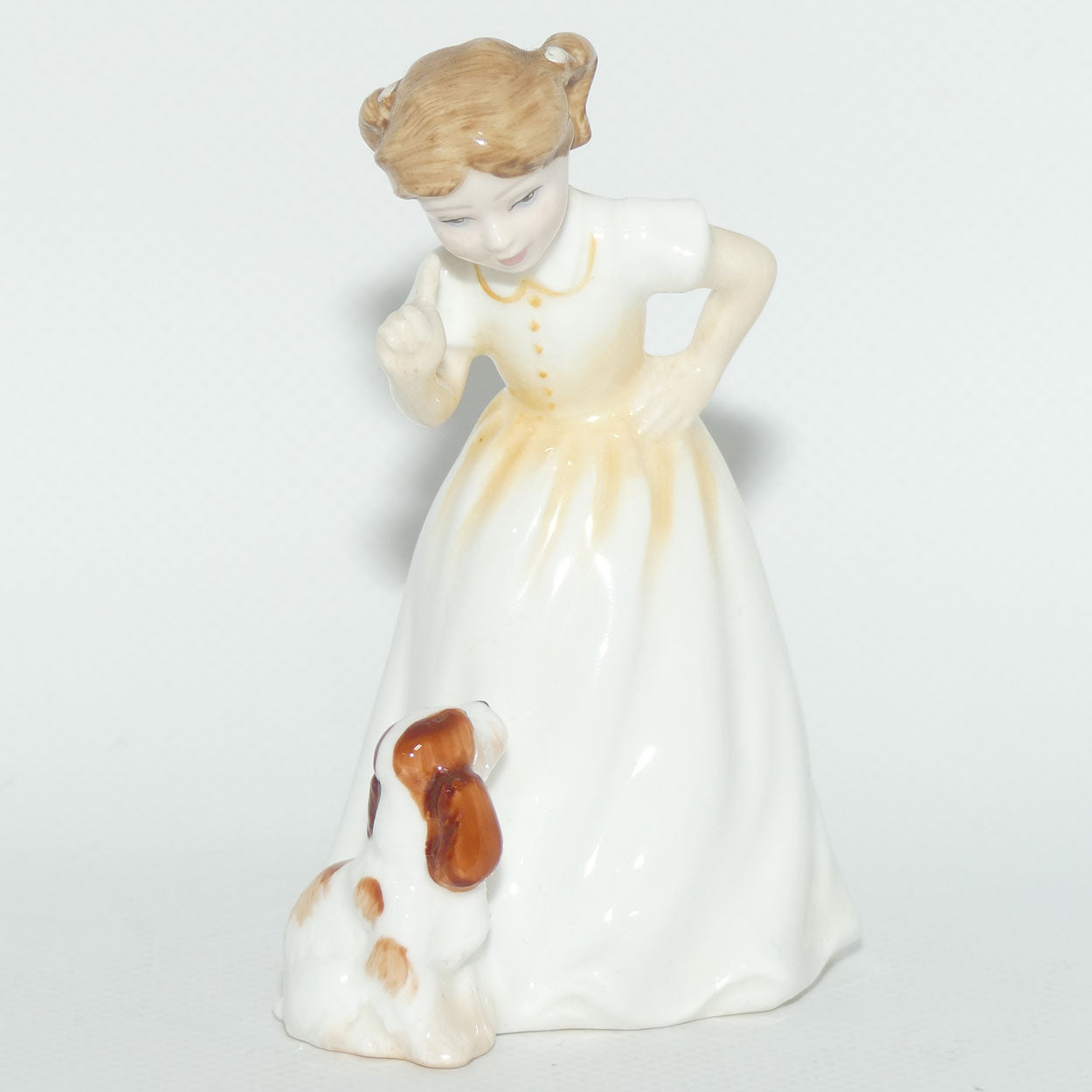 HN3123 Royal Doulton figure Sit | #2