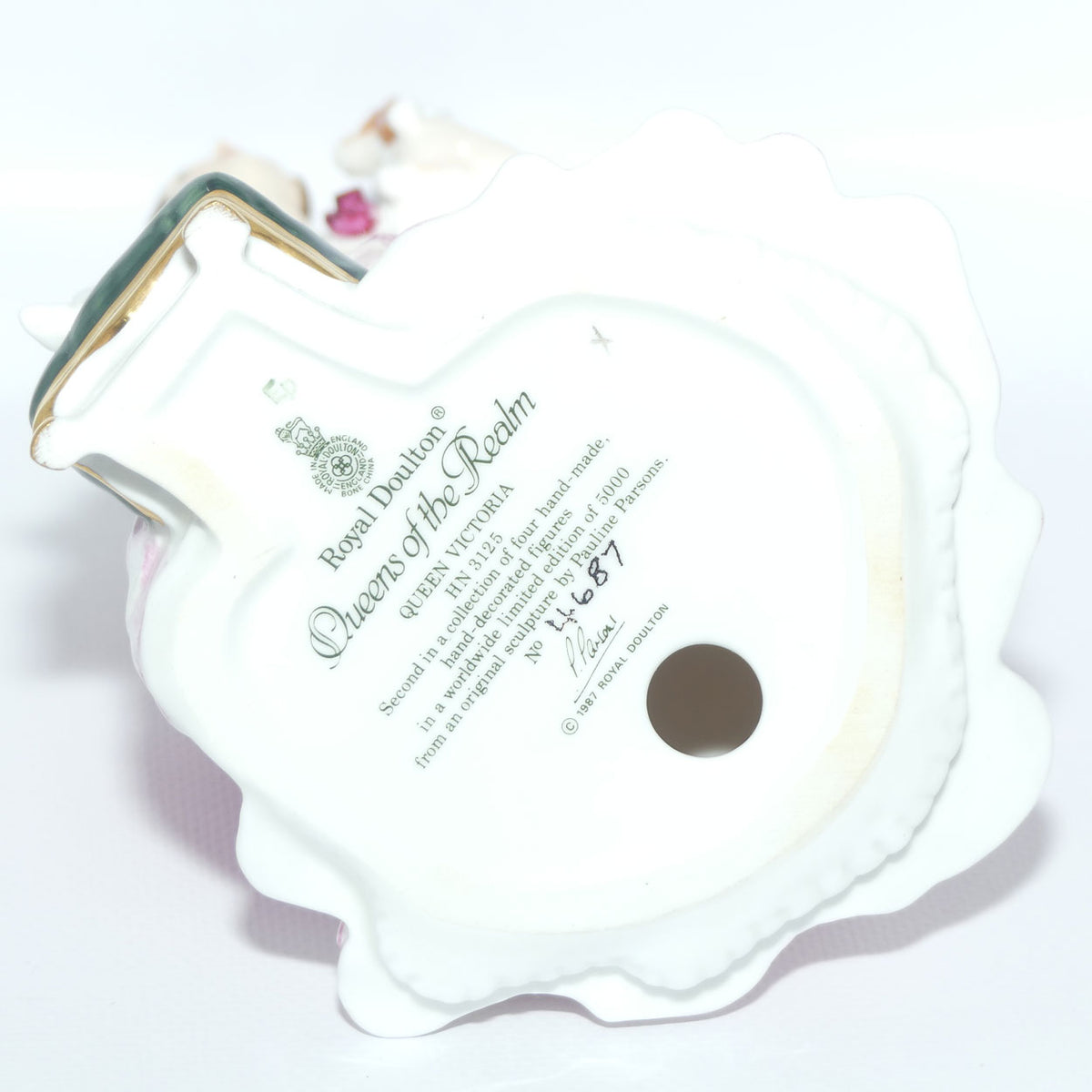 HN3125 Royal Doulton Queens of the Realm figure | Queen Victoria | LE + Box + Cert