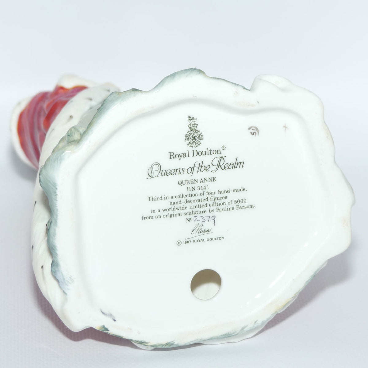 HN3141 Royal Doulton Queens of the Realm figure | Queen Anne | LE + Box + Cert