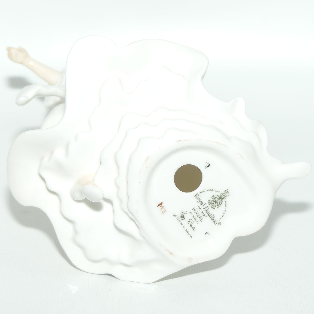 ロイヤルドルトン フィギュリン 陶磁器人形 HAZEL（ヘイゼル）HN 3167 HN3167 Royal Doulton figurine Hazel