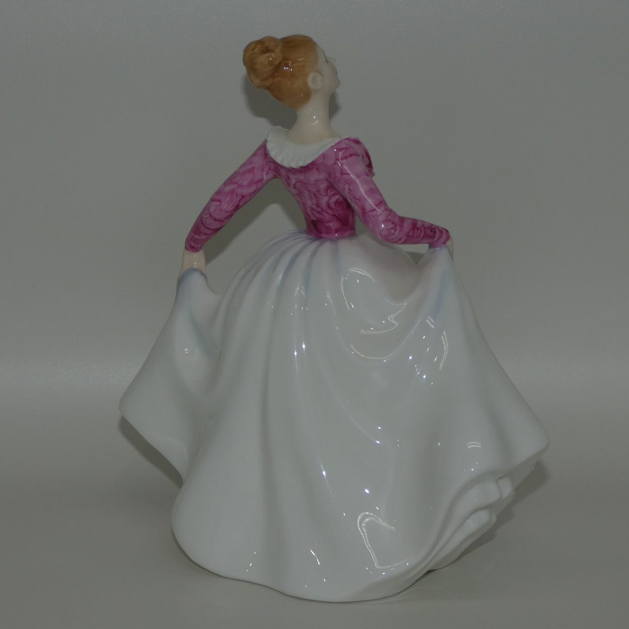 hn3265-royal-doulton-figure-lisa