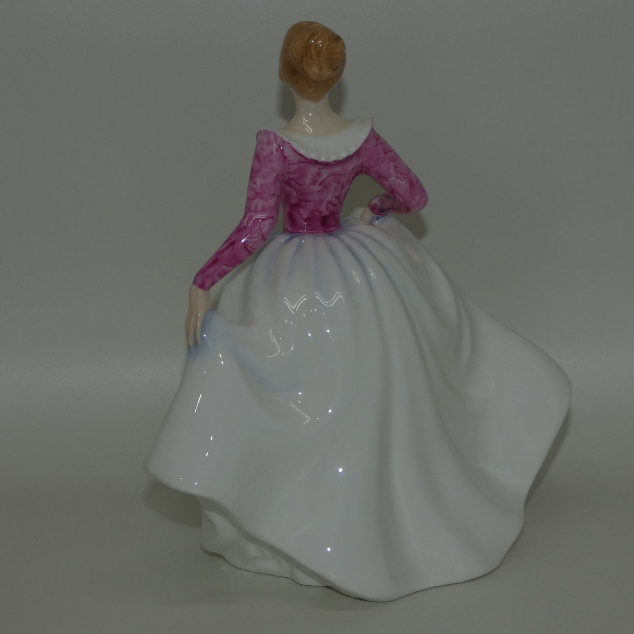 HN3265 Royal Doulton figurine Lisa | Pretty Ladies