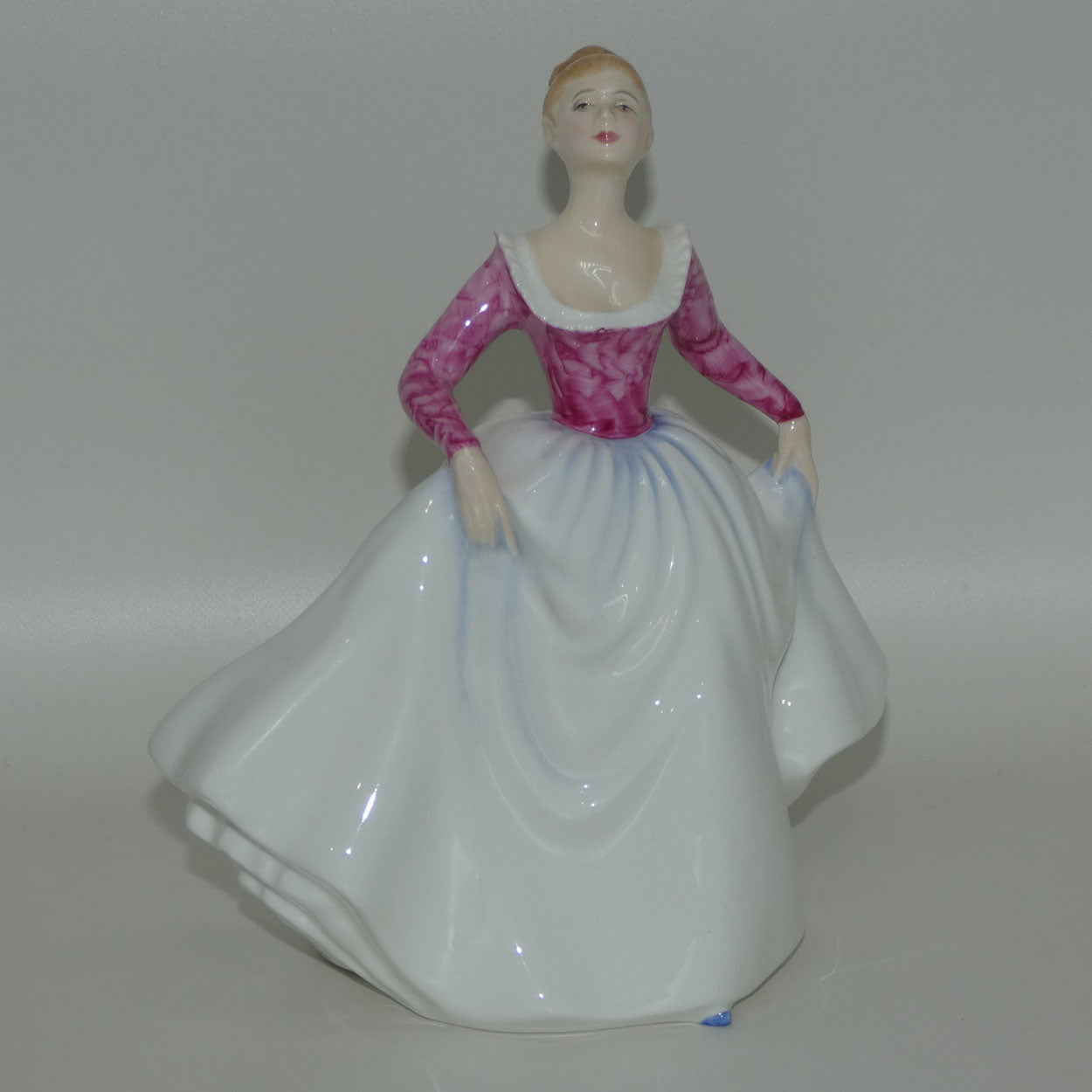 HN3265 Royal Doulton figurine Lisa | Pretty Ladies