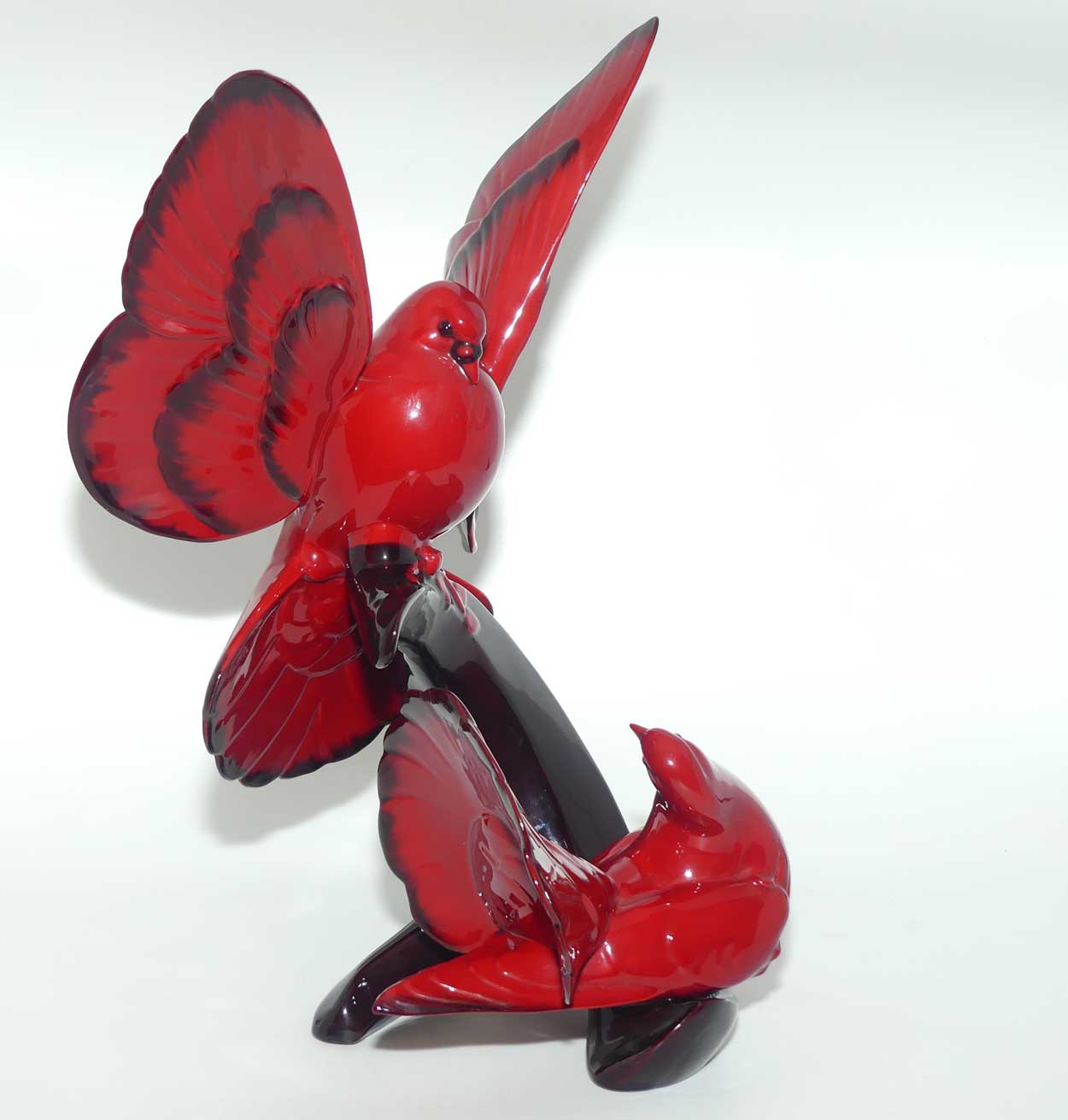 HN3539 Royal Doulton Flambe The Homecoming Doves