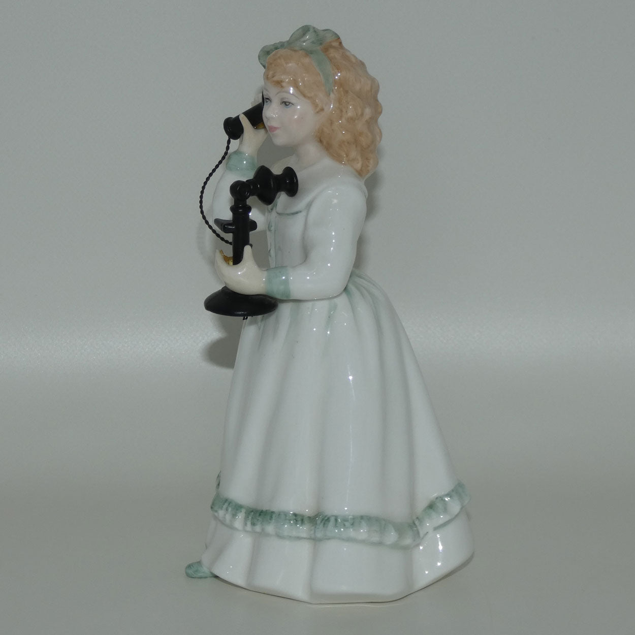 HN3651 Royal Doulton figure Hello Daddy