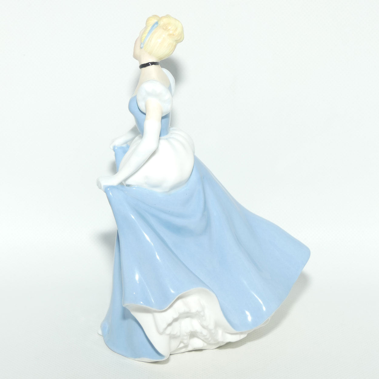 HN3677 Royal Doulton Disney Princesses figure Cinderella | LE 117/2000