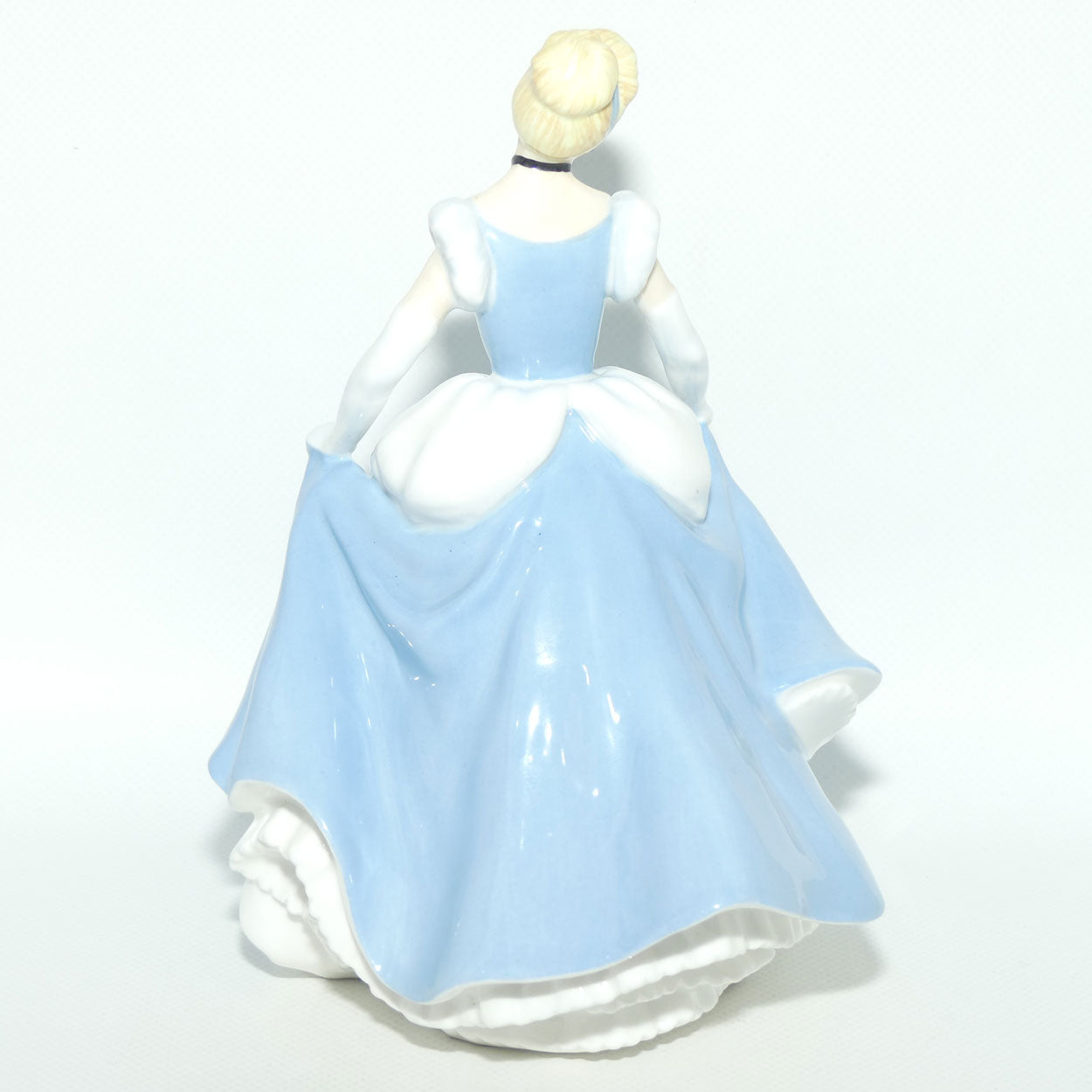 HN3677 Royal Doulton Disney Princesses figure Cinderella | LE 117/2000