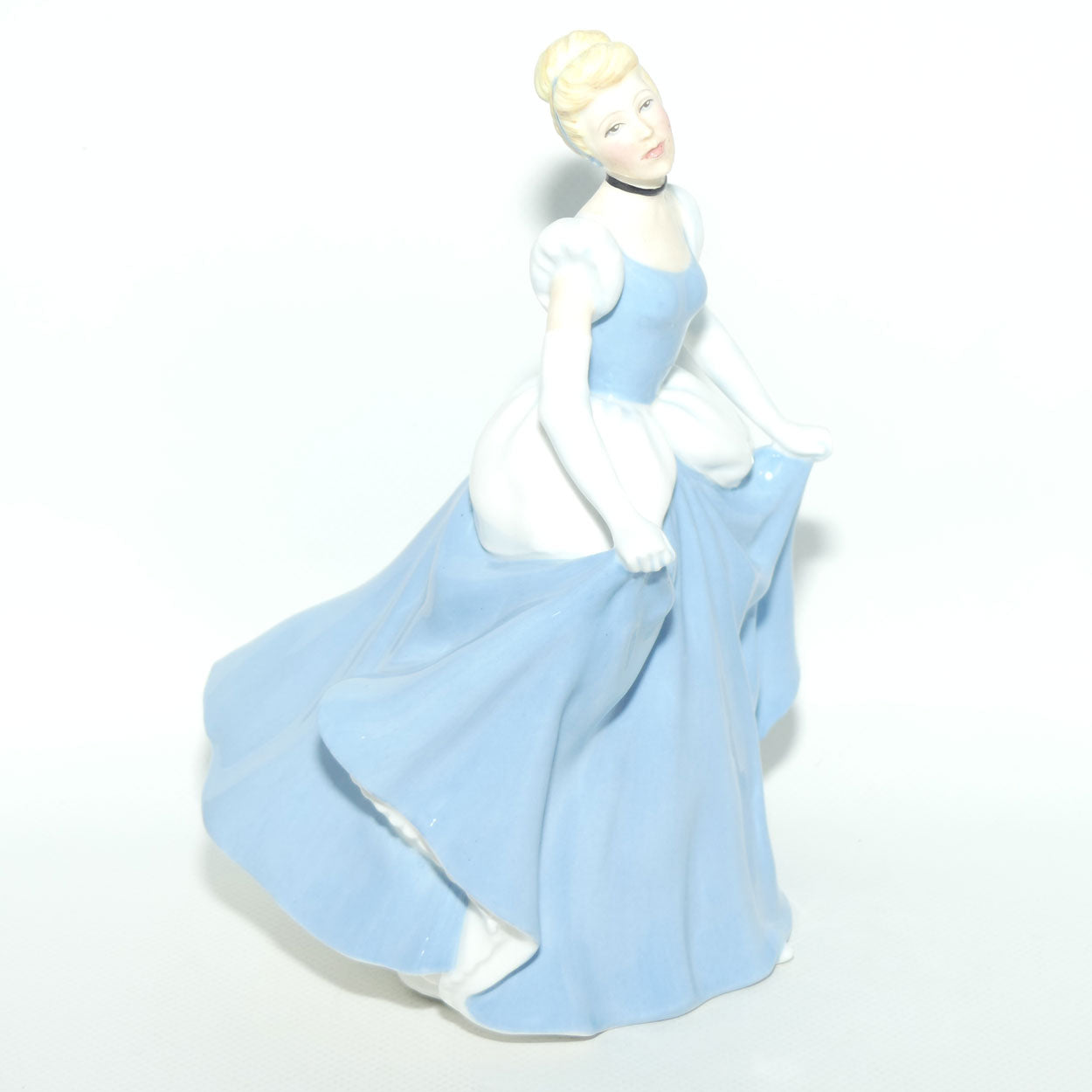 HN3677 Royal Doulton Disney Princesses figure Cinderella | LE 117/2000