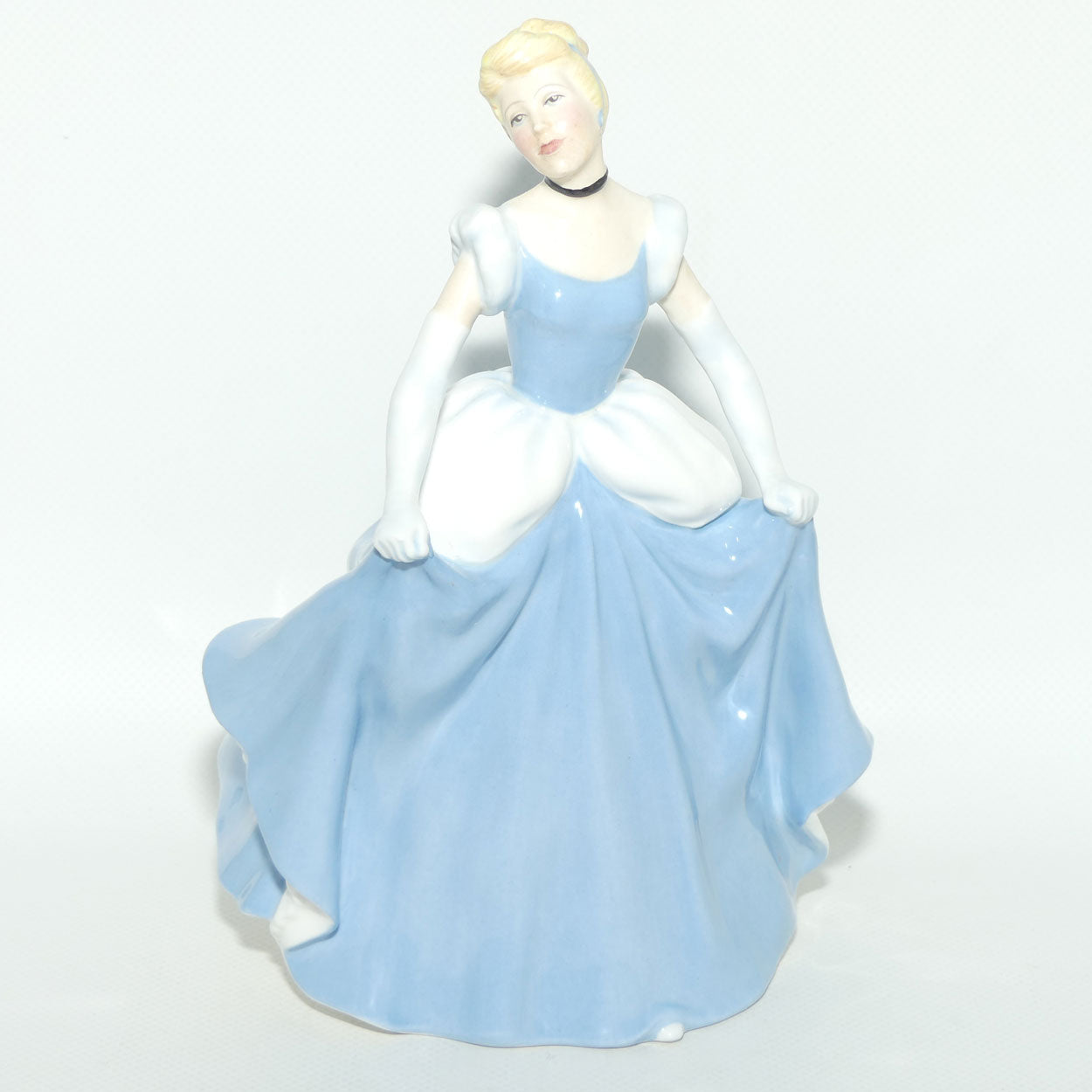 HN3677 Royal Doulton Disney Princesses figure Cinderella | LE 117/2000