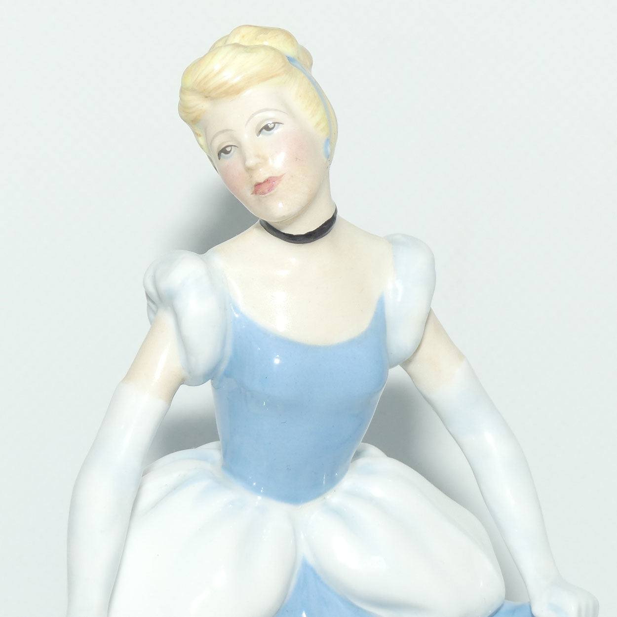 HN3677 Royal Doulton Disney Princesses figure Cinderella | LE 117/2000