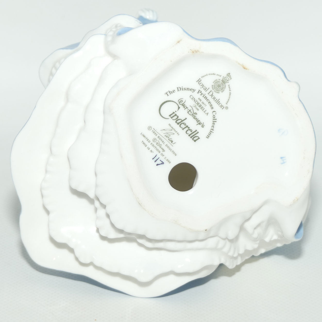 HN3677 Royal Doulton Disney Princesses figure Cinderella | LE 117/2000