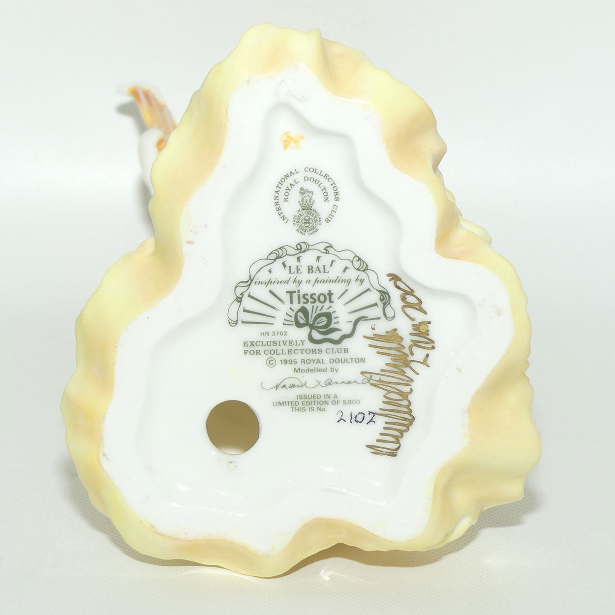 HN3702 Royal Doulton figure Le Bal | #2102 + Certificate