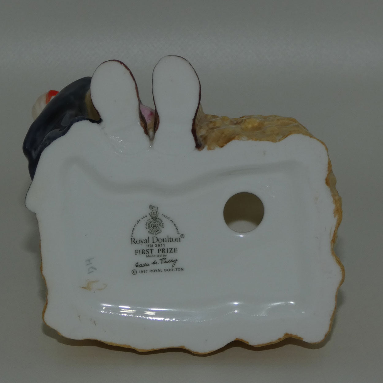 hn3911-royal-doulton-figure-first-prize