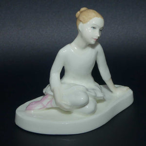 HN3950 Royal Doulton figure Star Performer