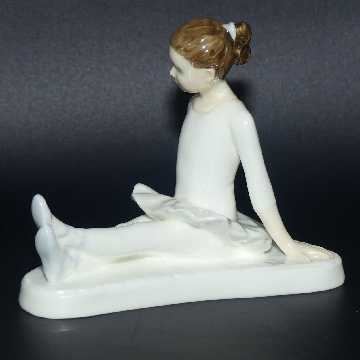 HN3951 Royal Doulton figure Stage Struck | Blue