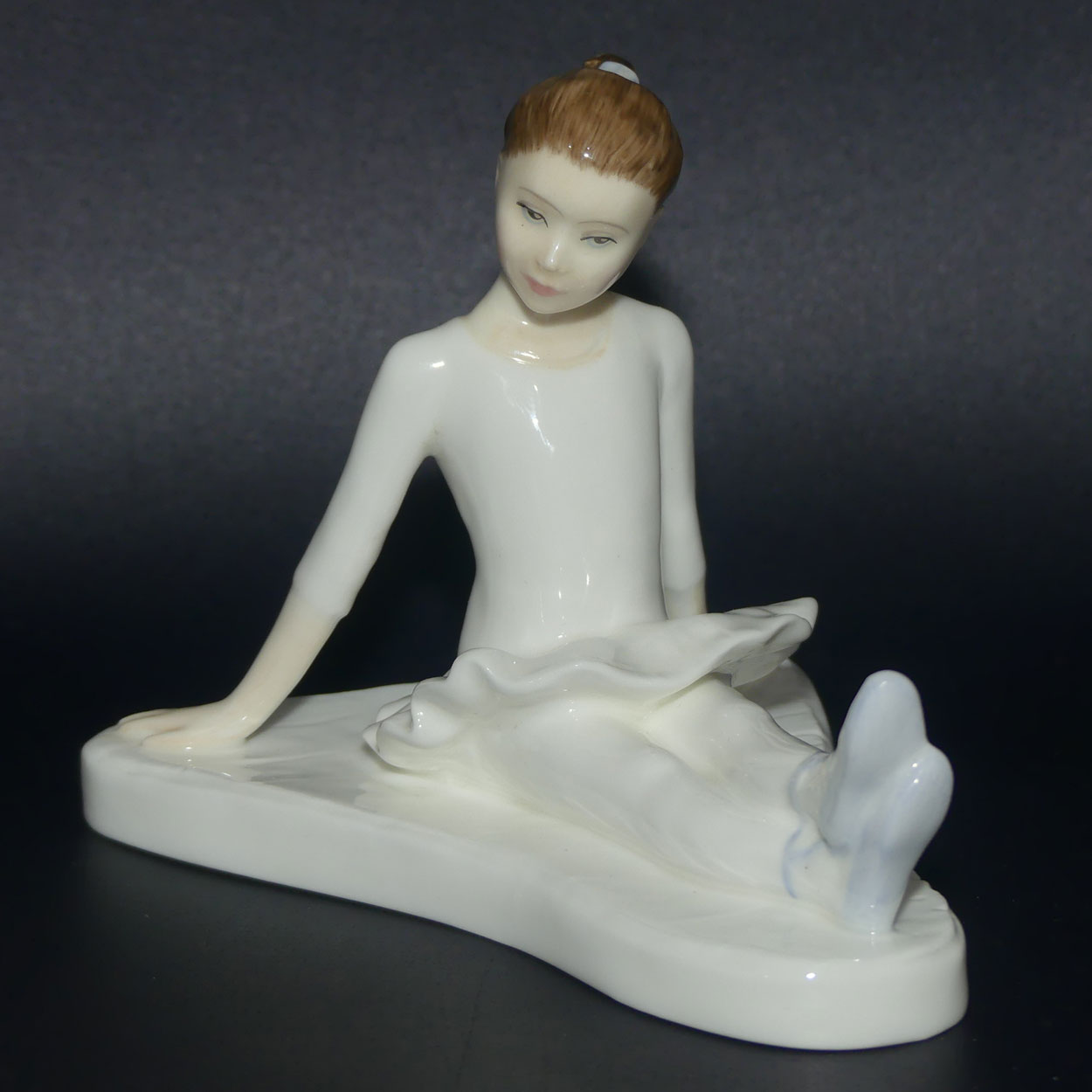 HN3951 Royal Doulton figure Stage Struck | Blue