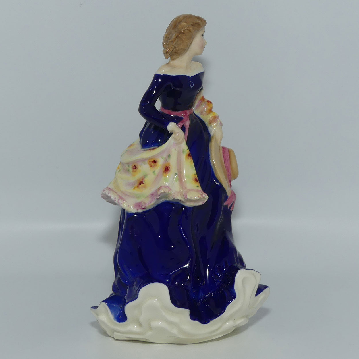 HN3954 Royal Doulton figure Moonlight Stroll