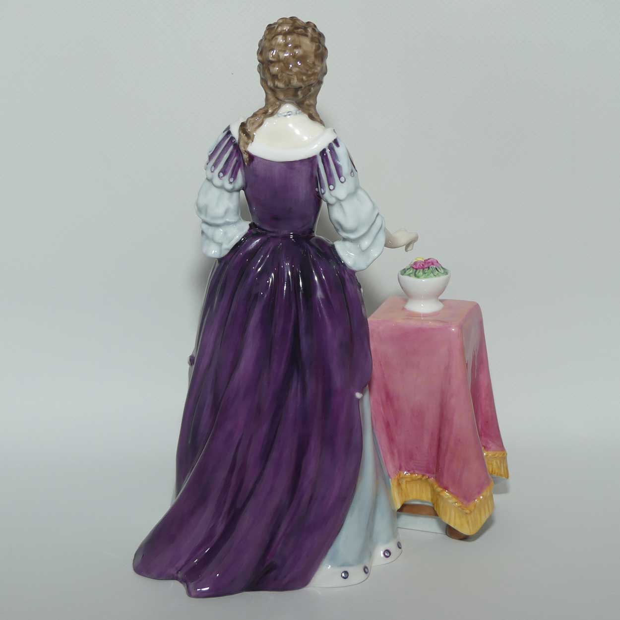 HN4474 Royal Doulton figure Queen Mary II | Stuart Queens | LE297/2500