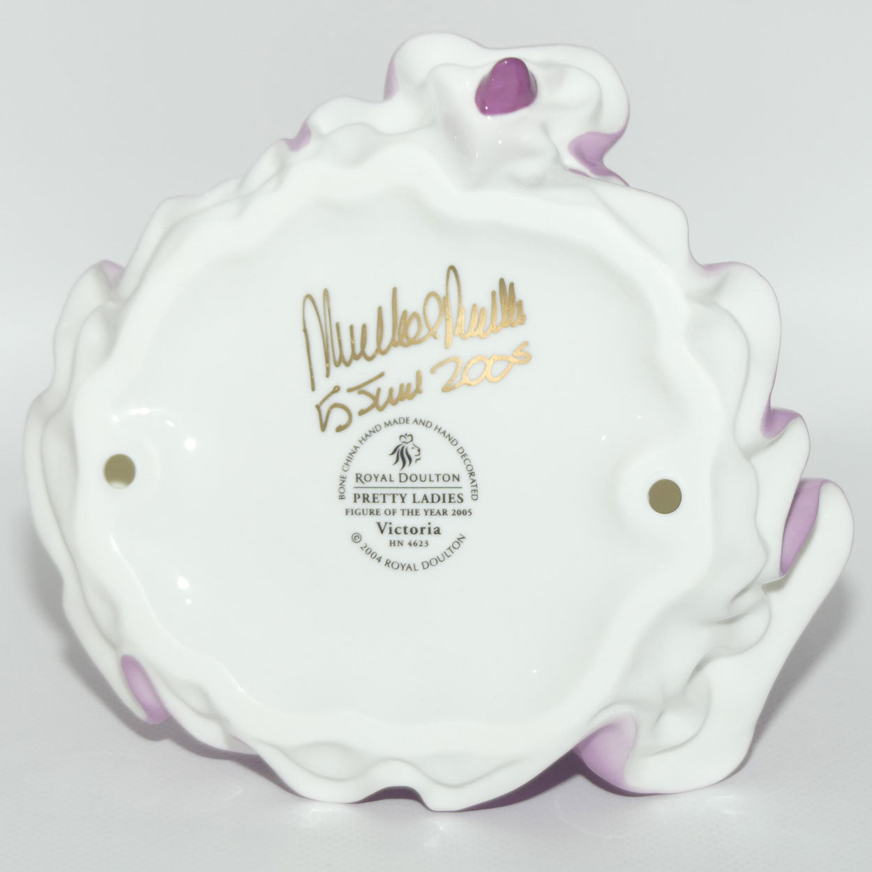 HN4623 Royal Doulton figure Victoria | 2005 Figure of the Year | box + signed | #2
