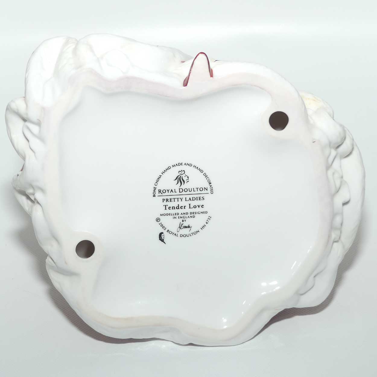 HN4732 Royal Doulton figure Tender Love | box + Cert