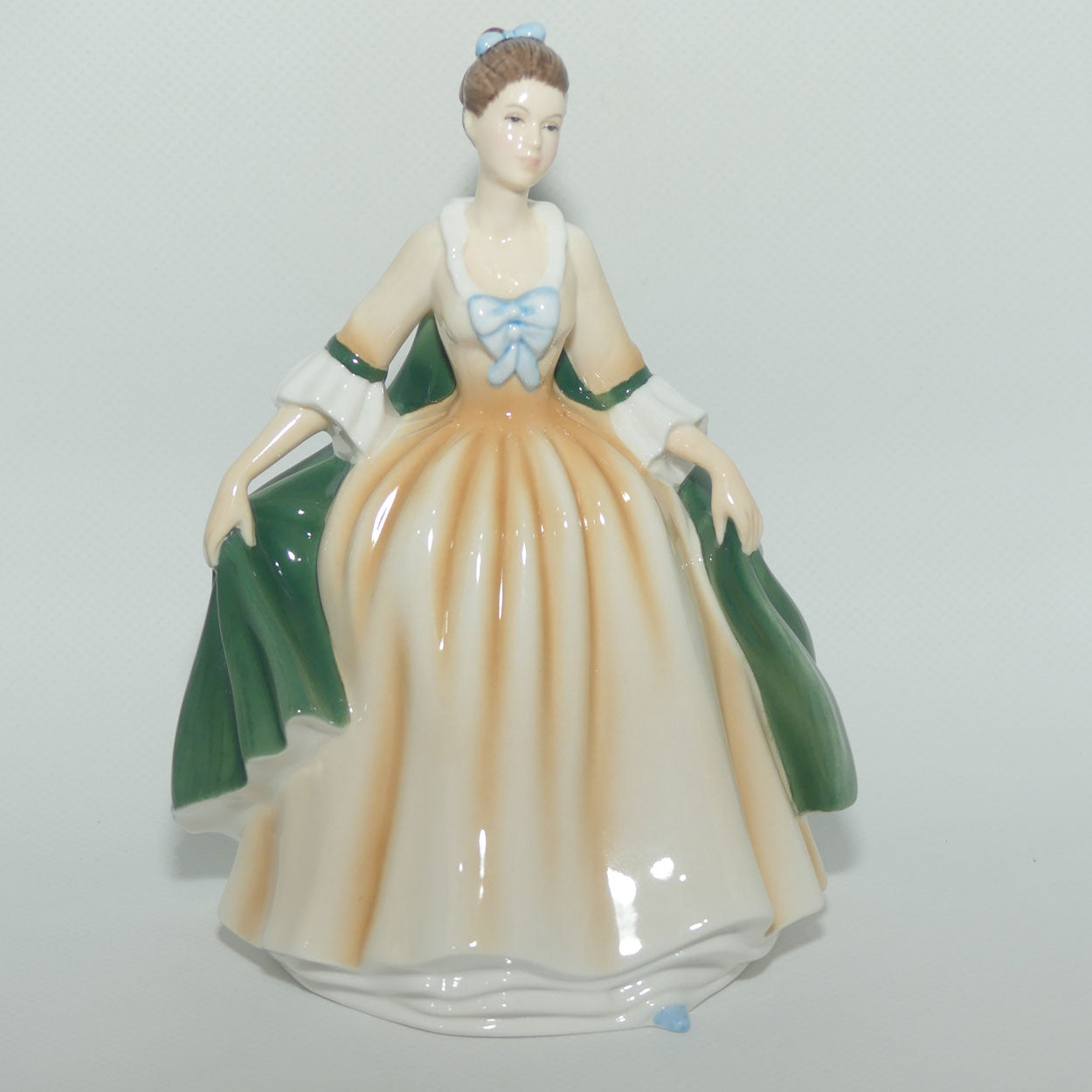 HN5092 Royal Doulton figure Elegance | boxed