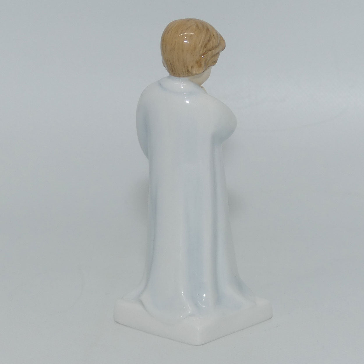 hn5648-royal-doulton-figure-darling-hn-icons-no-box