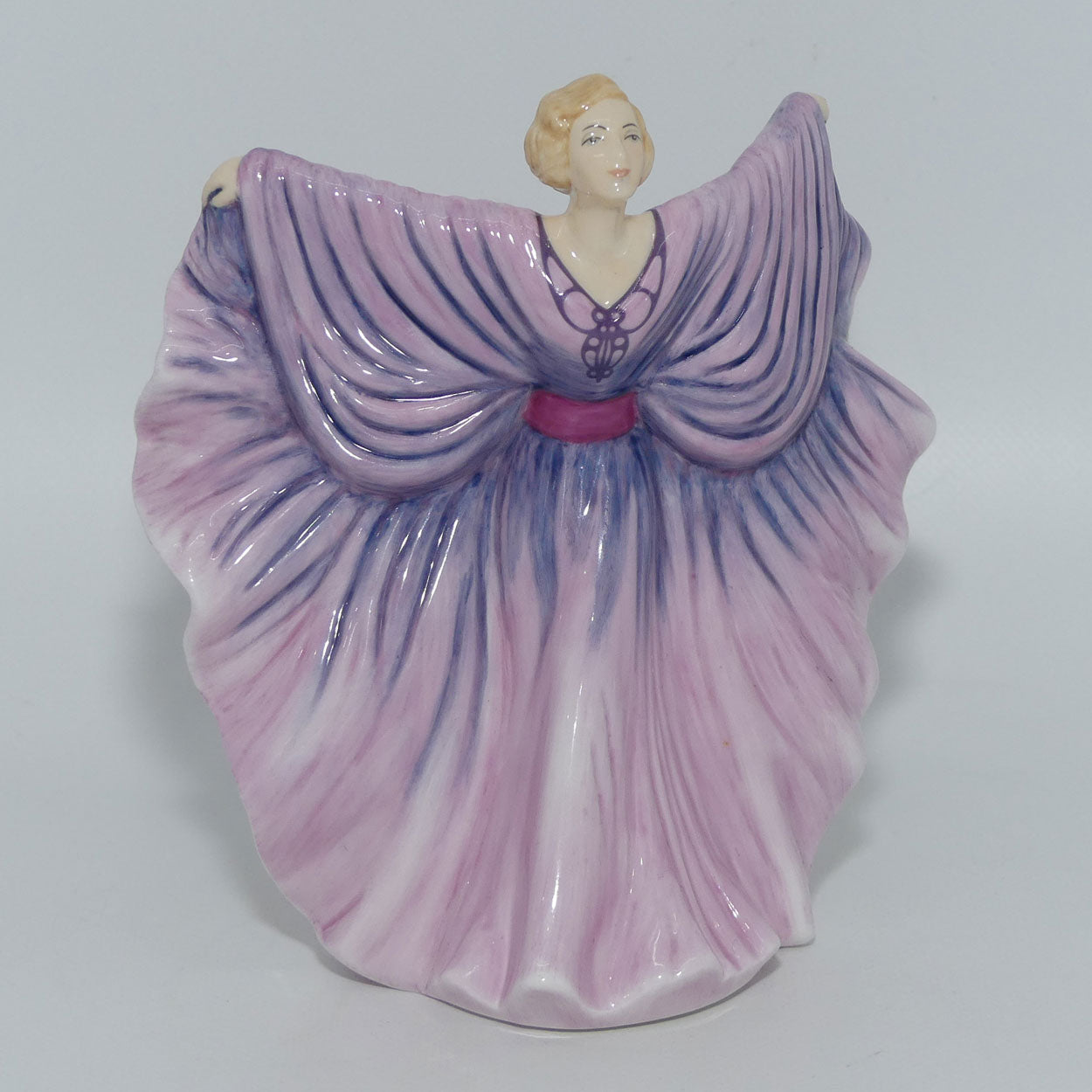 hn5655-royal-doulton-figure-isadora-hn-icons