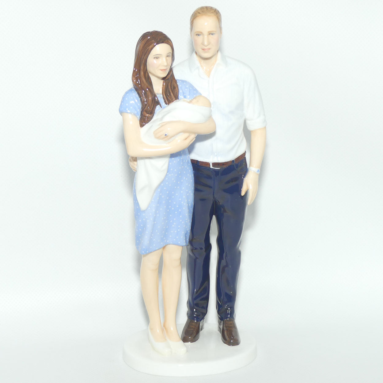 HN5716 Royal Doulton figure Prince George | A Royal Birth | LE 3028/4000 | Box + Cert 