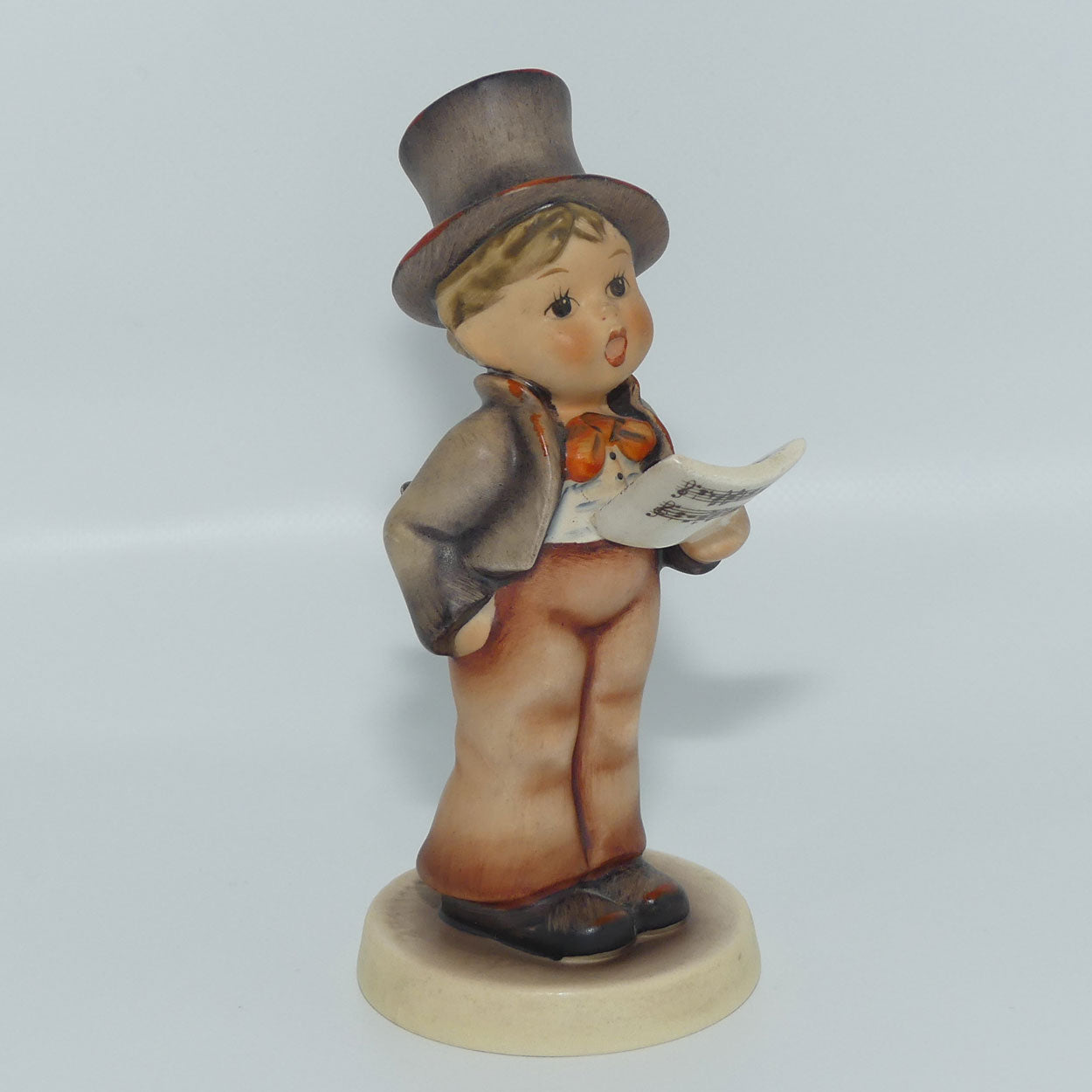 HUM131 MI Hummel figure Street Singer | TMK3