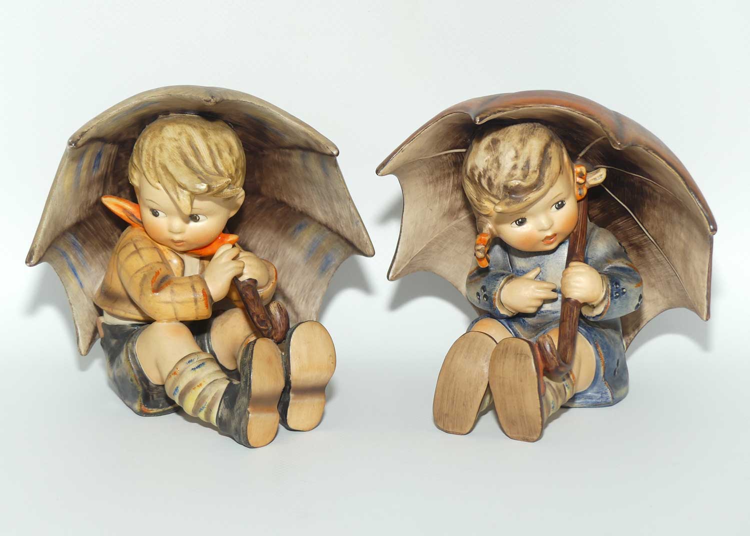 HUM0152/0A-0152/0B MI Hummel figure pair Umbrella Boy & Umbrella Girl | TMK4