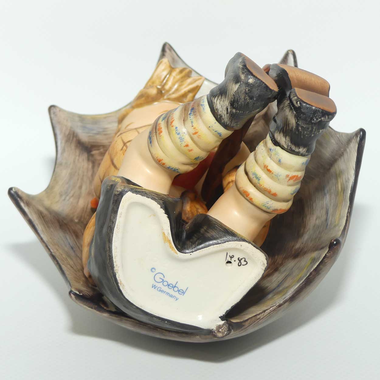 HUM0152/0A-0152/0B MI Hummel figure pair Umbrella Boy & Umbrella Girl | TMK6