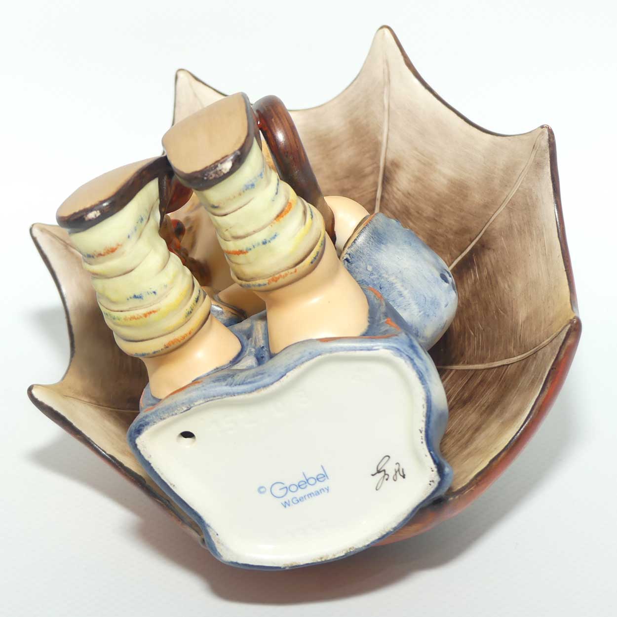 HUM0152/0A-0152/0B MI Hummel figure pair Umbrella Boy & Umbrella Girl | TMK6