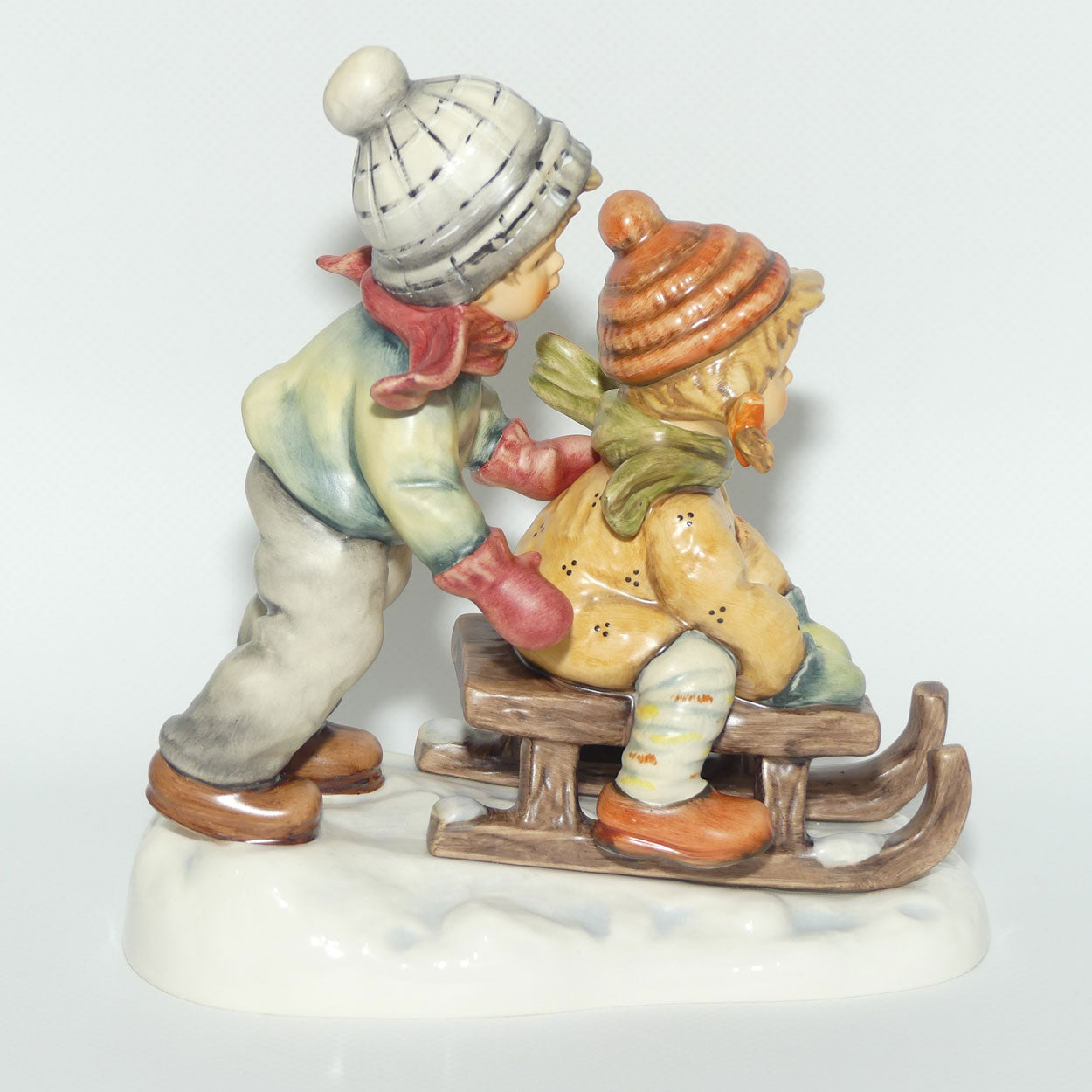 HUM2072  MI Hummel figure Winter Days | TMK8 | First Issue 2004 | boxed