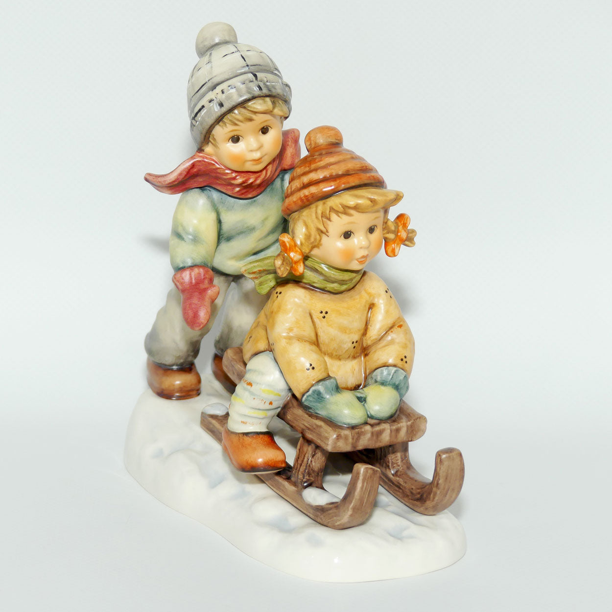 HUM2072  MI Hummel figure Winter Days | TMK8 | First Issue 2004 | boxed