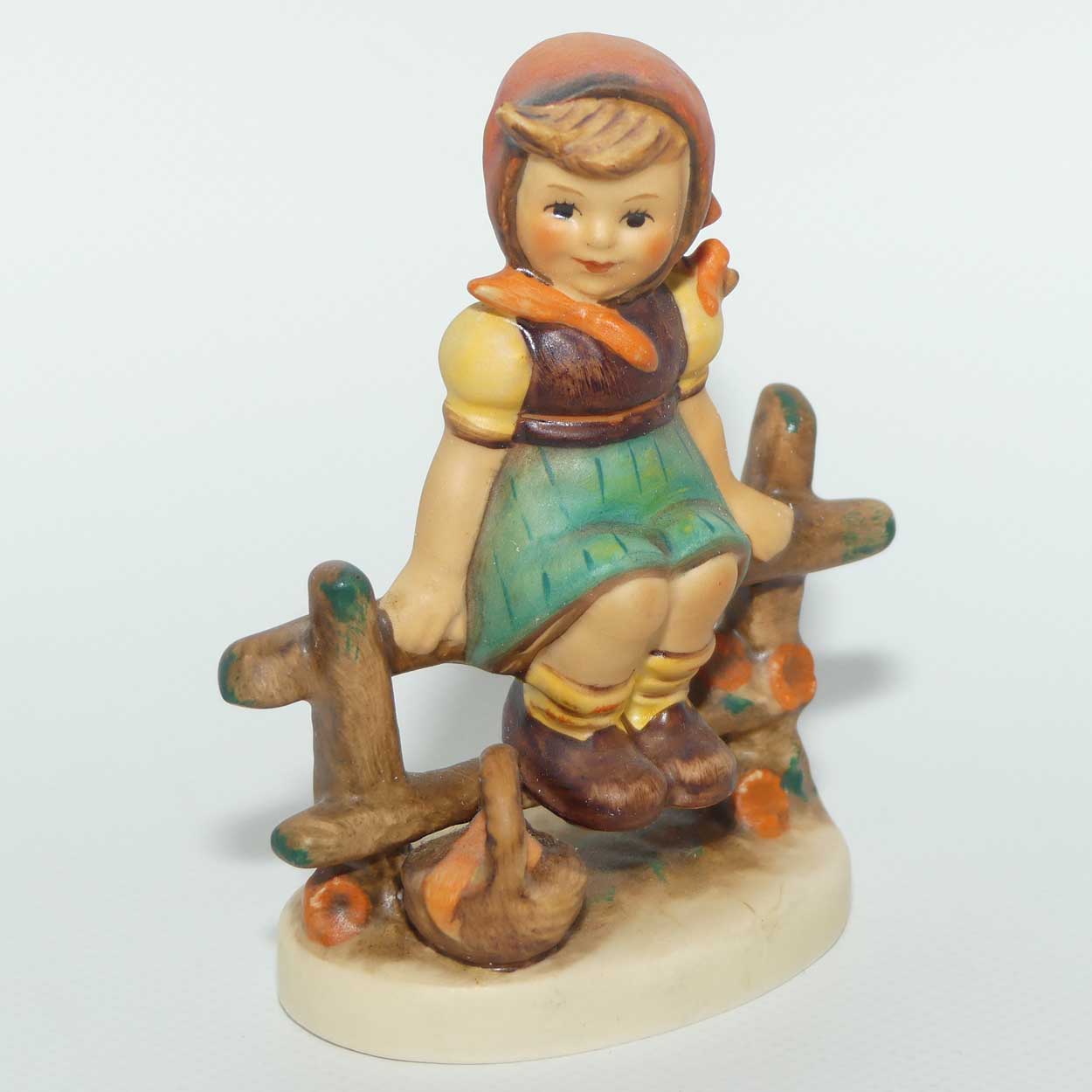 HUM112/3/0 MI Hummel figure Just Resting | TMK5