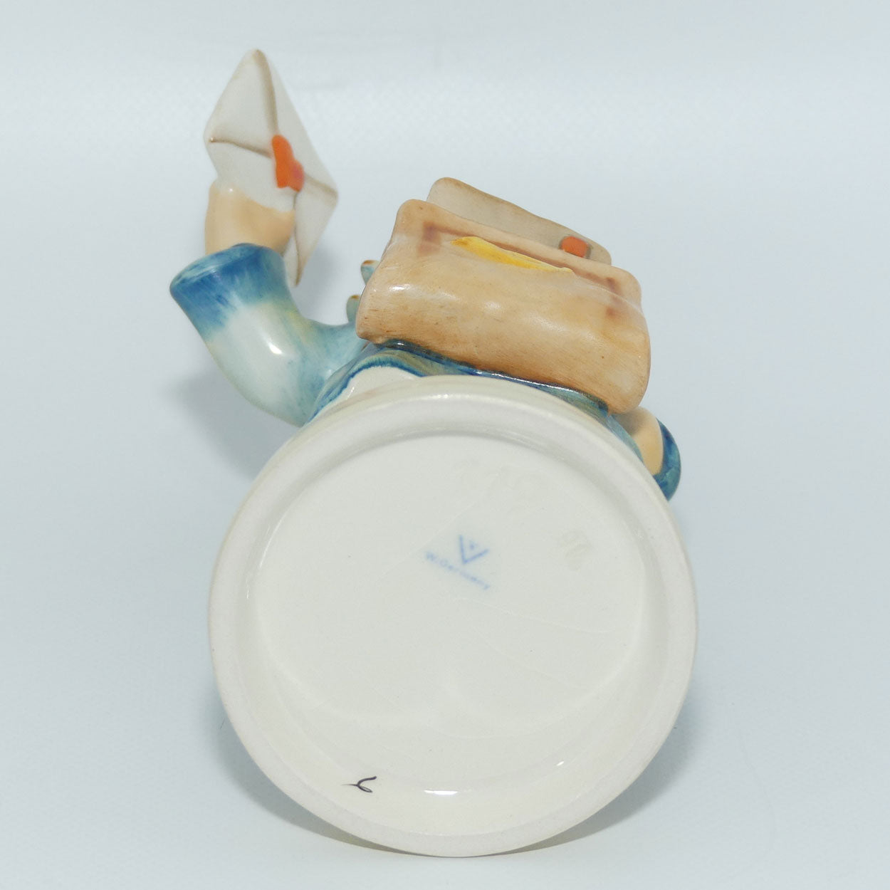 HUM0119 MI Hummel figure Postman | TMK3