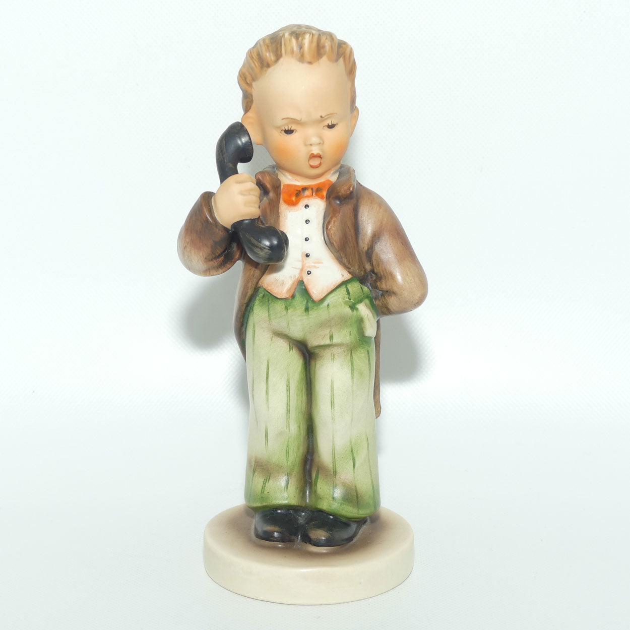 HUM0124/I MI Hummel figure Hello | Green Trousers | TMK3