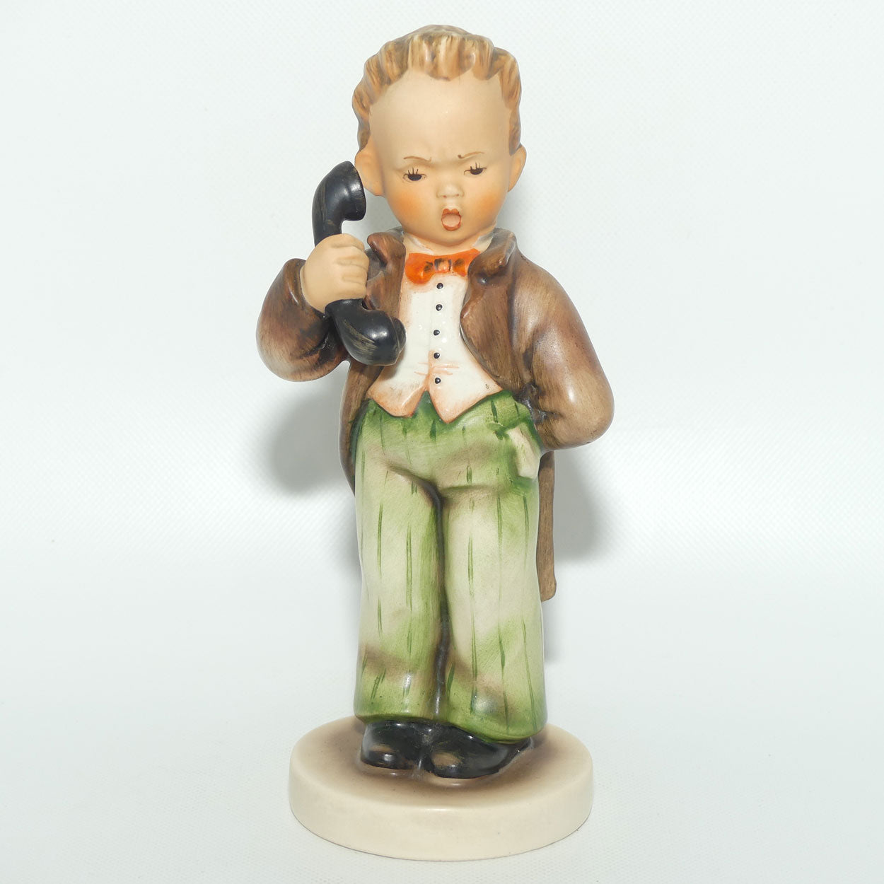 HUM0124/I MI Hummel figure Hello | Green Trousers | TMK3