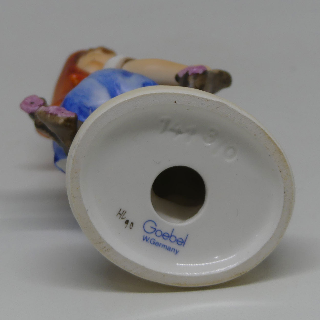 hum0141-3-0-mi-hummel-figure-apple-tree-girl-tmk6