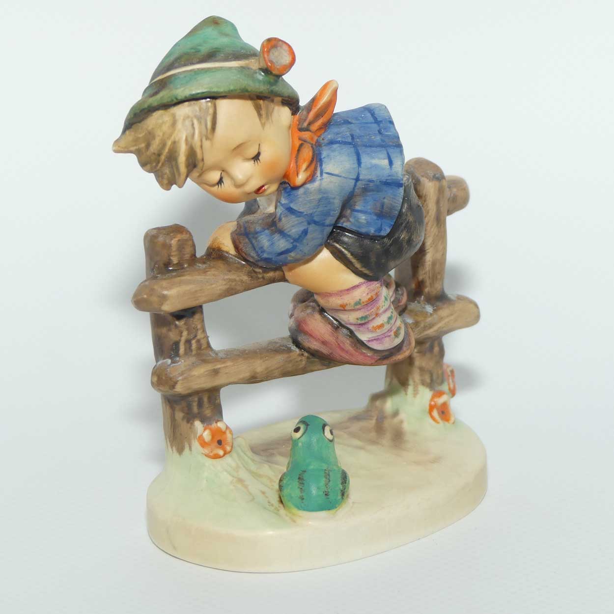 HUM201/2/0 MI Hummel figure Retreat to Safety | TMK5