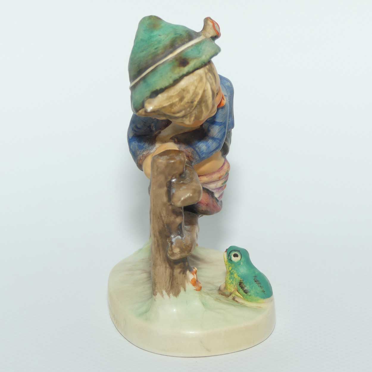 HUM201/2/0 MI Hummel figure Retreat to Safety | TMK5