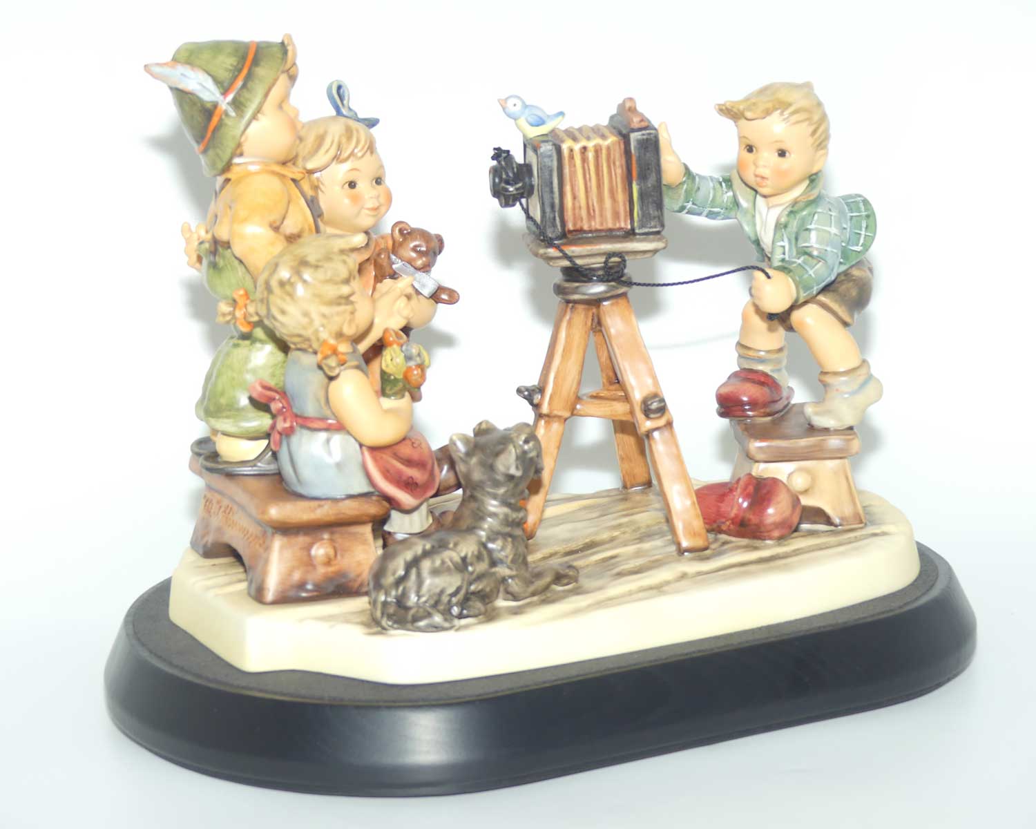 HUM2100 MI Hummel figure Picture Perfect | MI Hummel Club 25th Anniversary piece | Ltd Ed | boxed