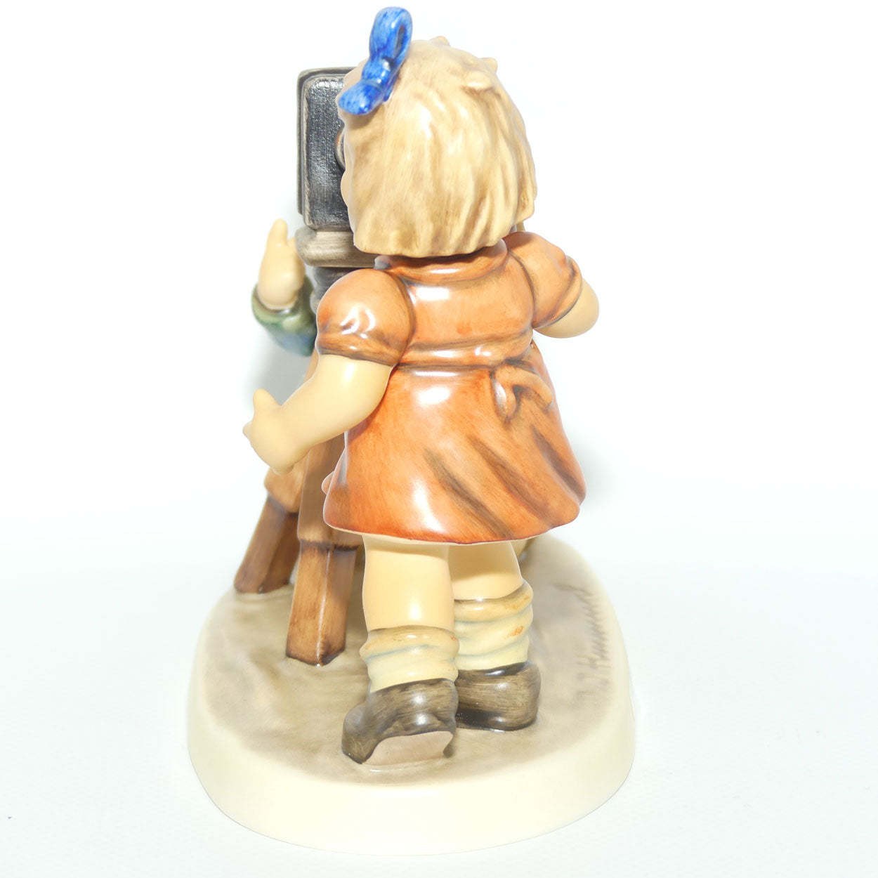 HUM2132 MI Hummel figure Camera Ready | TMK8 | boxed