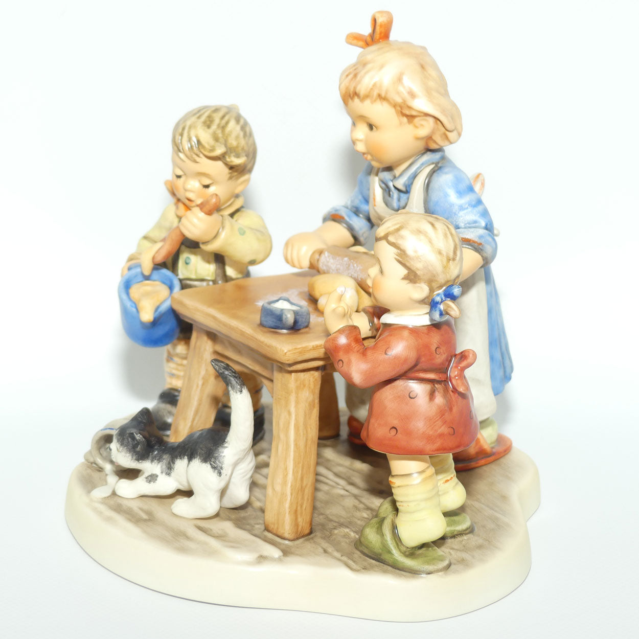 HUM2162 MI Hummel figure Baker's Delight | TMK8 | LE 1415/5000 | boxed