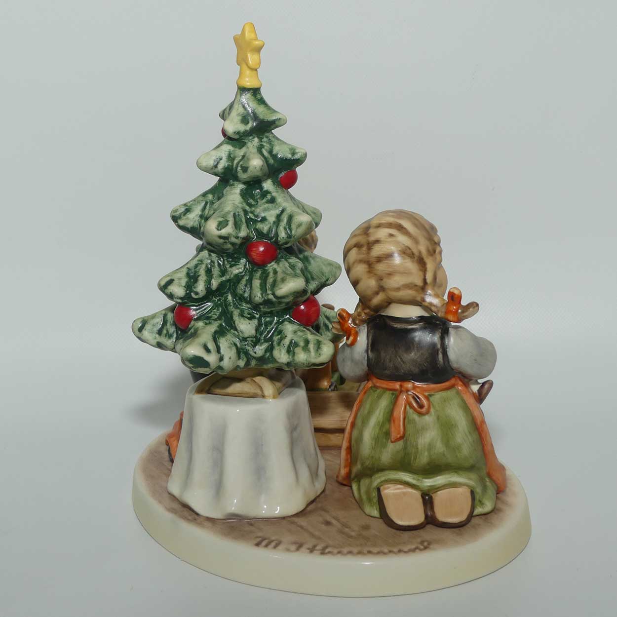 HUM2263 MI Hummel figure Christmas Morning | Ltd Ed 1842/4000 | TMK8