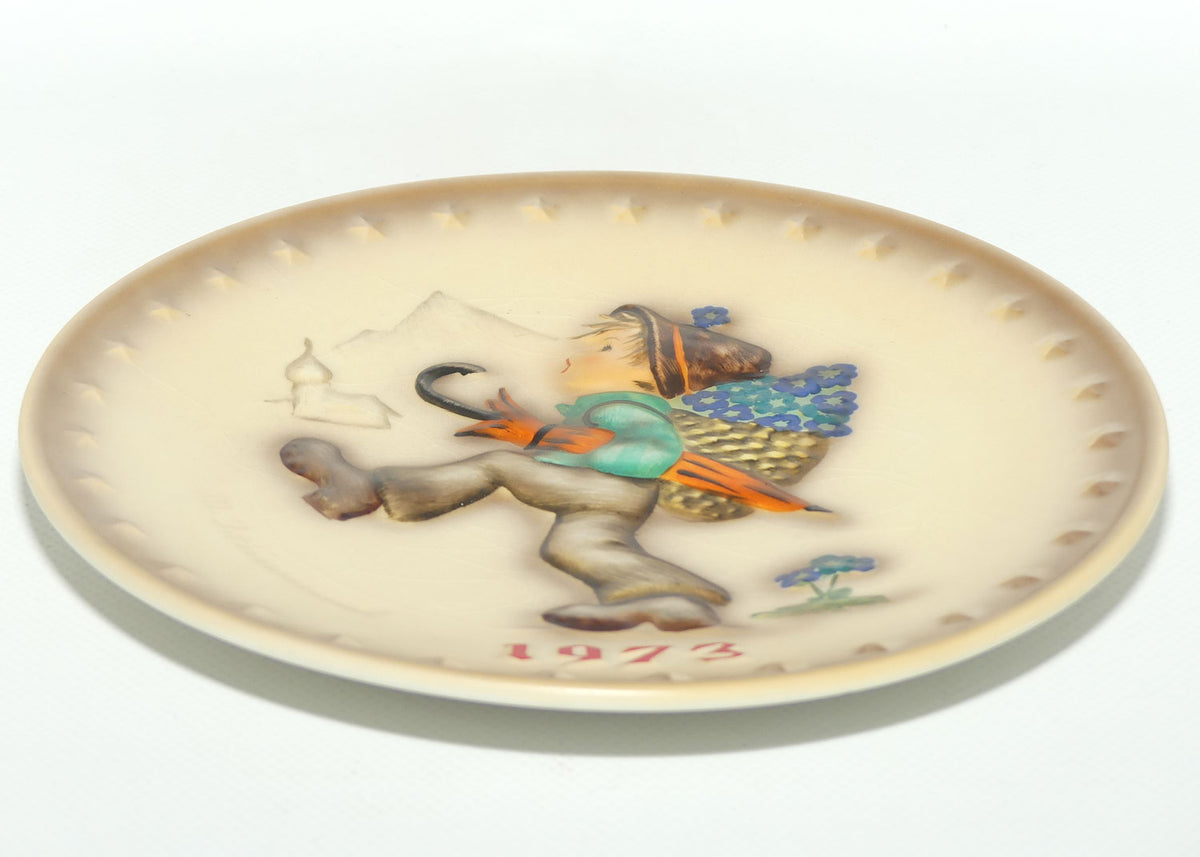 HUM0266 MI Hummel Annual Plate 1973 | Globe Trotter | Boxed
