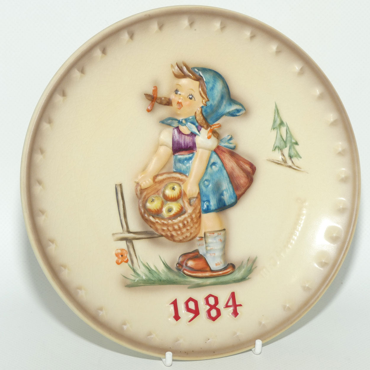 HUM0277 MI Hummel Annual Plate 1984 | Little Helper
