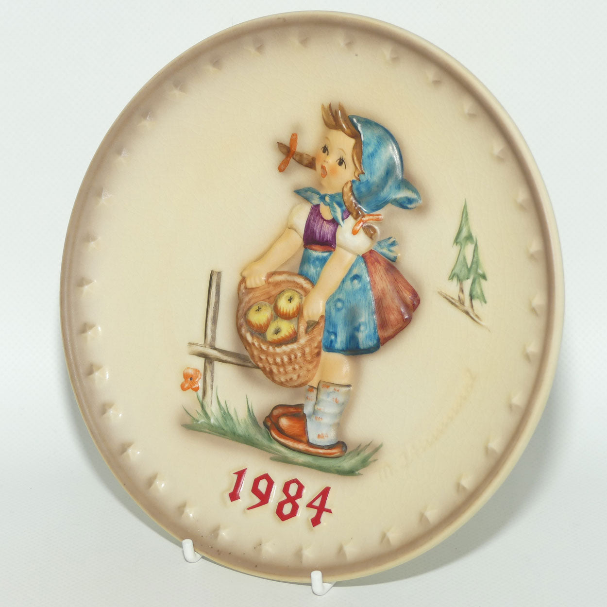 HUM0277 MI Hummel Annual Plate 1984 | Little Helper