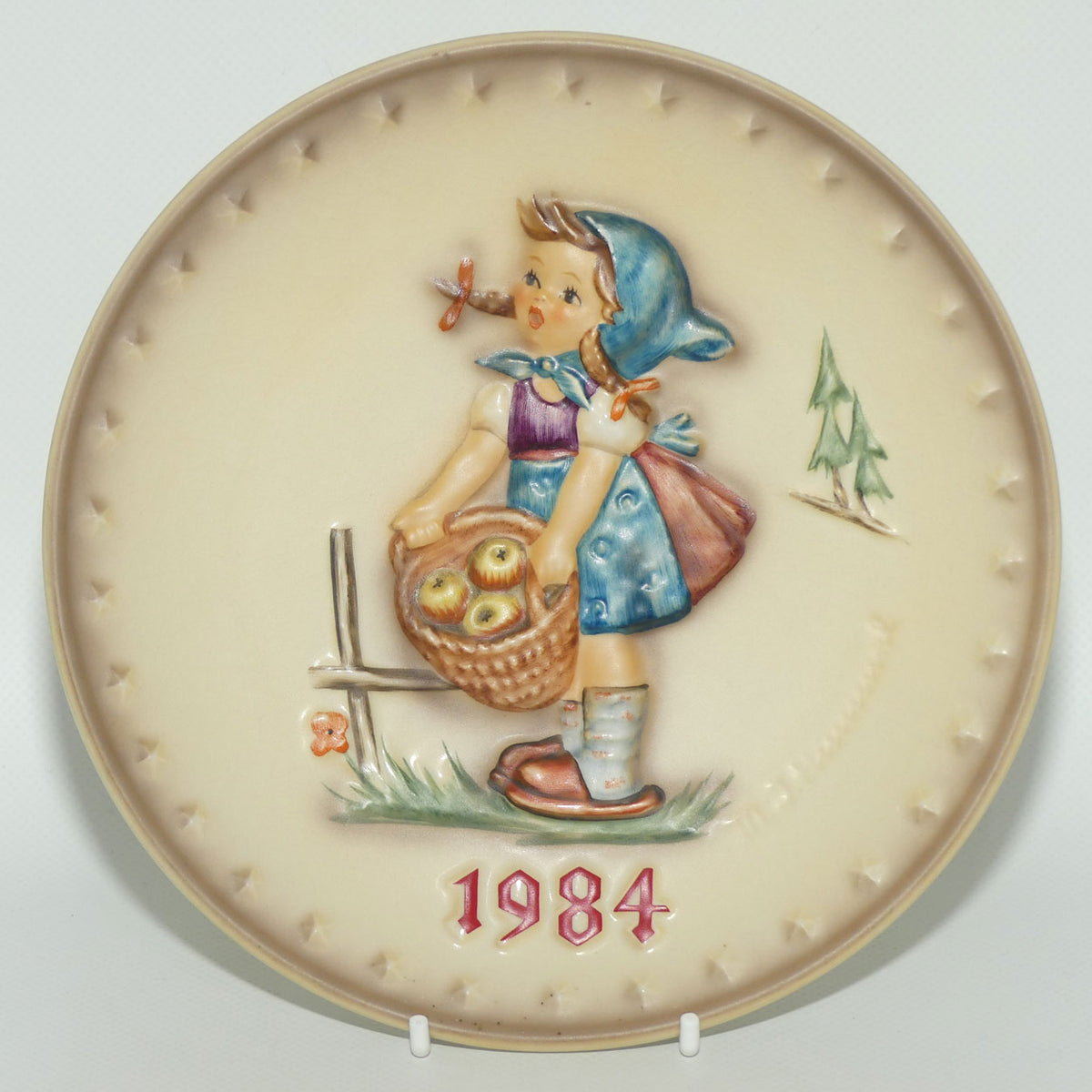 HUM0277 MI Hummel Annual Plate 1984 | Little Helper