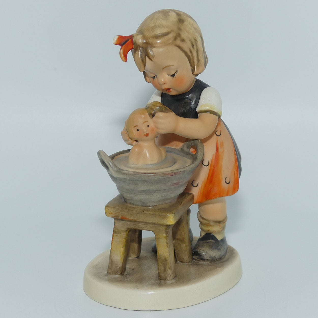 HUM0319 MI Hummel figure Doll Bath | TMK4